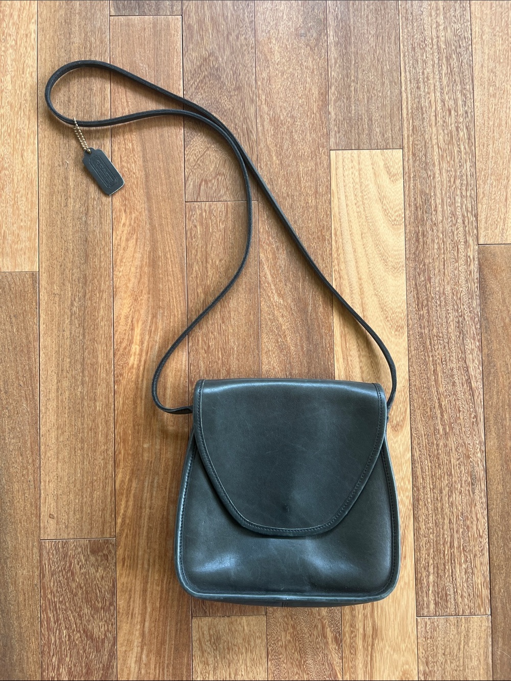 Vintage coach lindsey navy bag purse crossbody with hangtag.